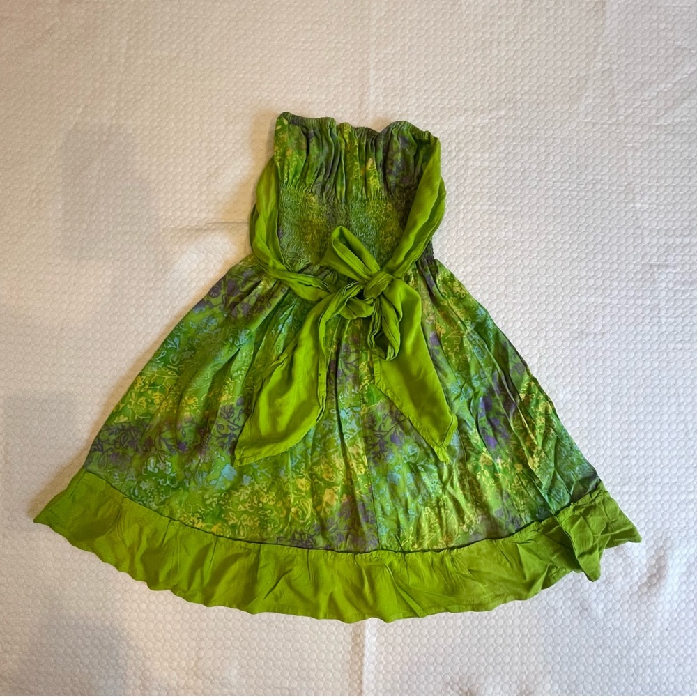 Pretty lightweight dress. Figure forgiving. Cute with sandals. Sz L (runs small) - Picture 7 of 11